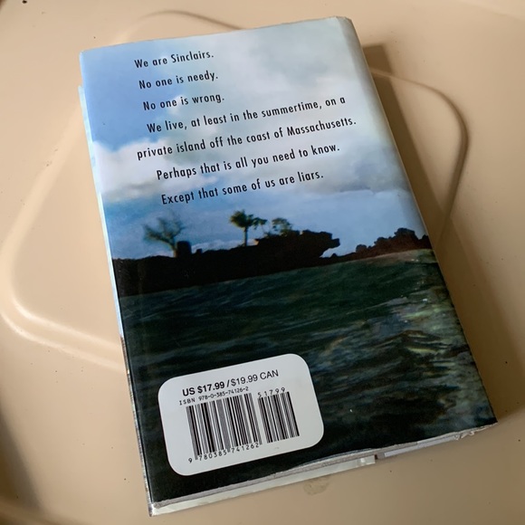 2/$20! We Were Liars novel by E.Lockhart hardcover - Picture 2 of 4